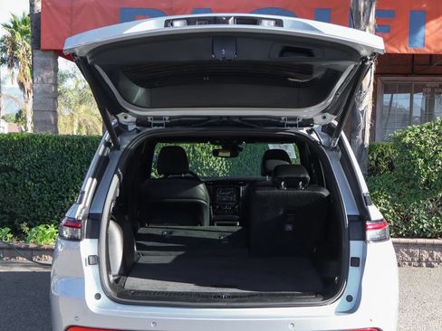 Used 2024 Jeep Grand Cherokee Altitude RWD image 6