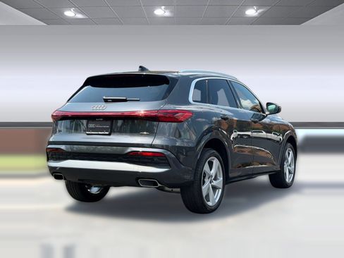 Certified 2026 Audi Q5 Premium AWD/4WD image 9