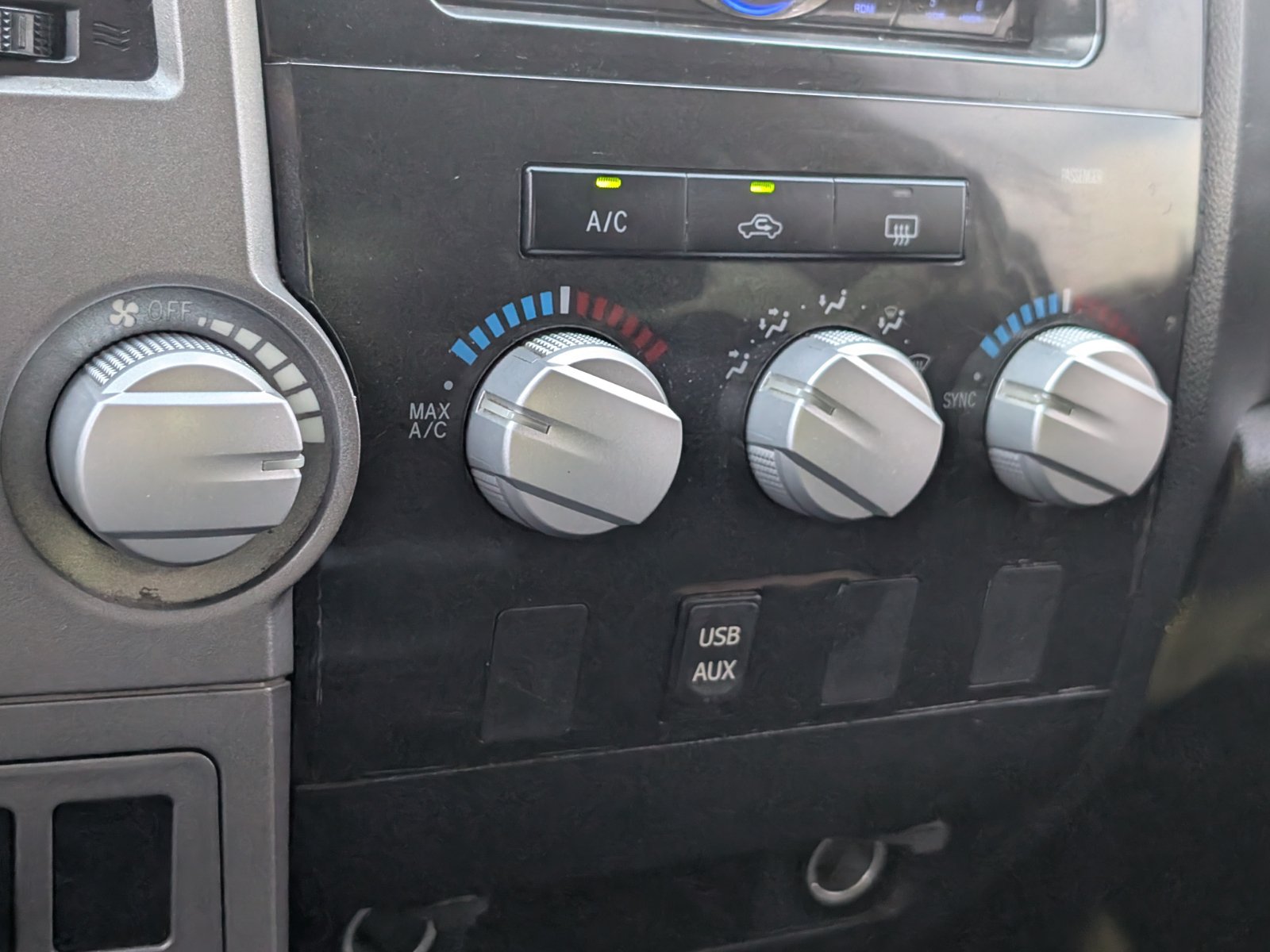 Used 2012 Toyota Tundra 4x4 CrewMax w/ Tow Pkg image 8