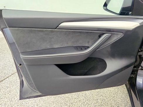 Used 2024 Tesla Model Y Long Range image 11