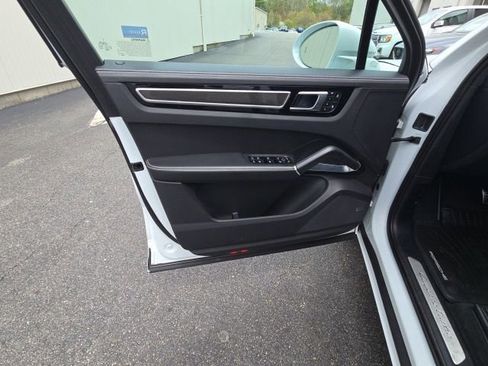 Used 2023 Porsche Cayenne Turbo AWD/4WD image 21