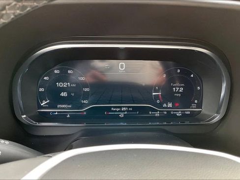 Used 2024 GMC Yukon SLT w/ SLT Luxury Package image 10