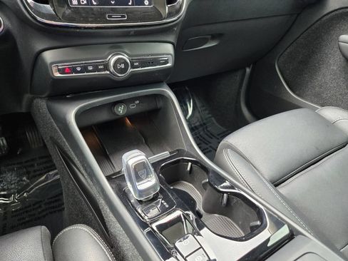 Used 2024 Volvo XC40 B5 Plus AWD/4WD image 27