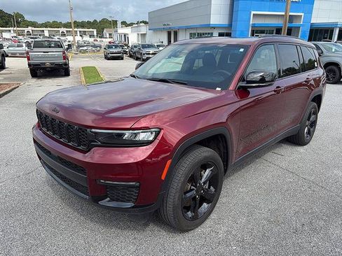 Used 2024 Jeep Grand Cherokee L Limited w/ Black Appearance Package AWD/4WD image 2