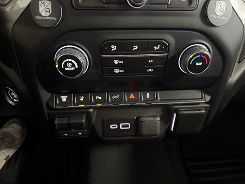 Used 2024 Chevrolet Silverado 2500 Custom w/ Custom Value Package image 21