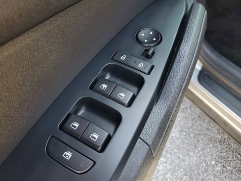 Used 2025 Kia Sportage LX FWD image 18