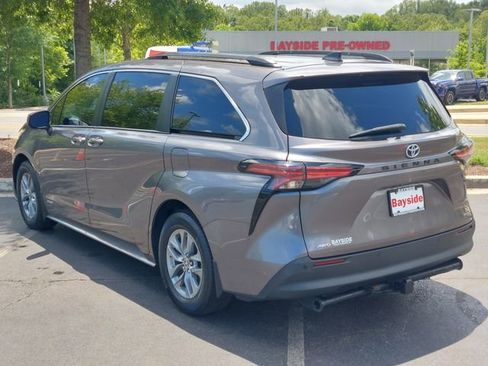 Used 2021 Toyota Sienna XLE w/ XLE Plus Package AWD/4WD image 19
