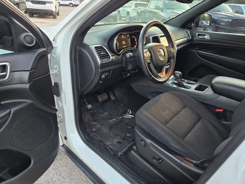 Certified 2018 Jeep Grand Cherokee Laredo AWD/4WD image 14