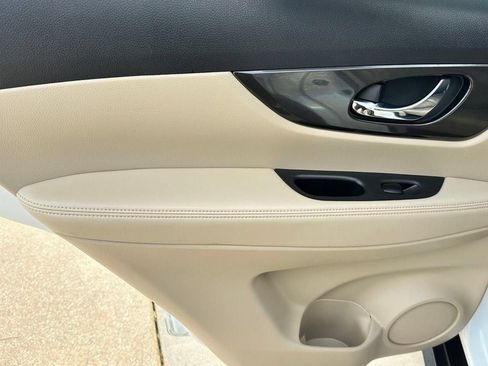 Used 2020 Nissan Rogue SV w/ Premium Package FWD image 19