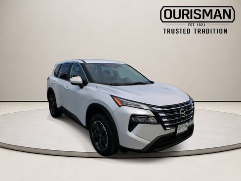 Used 2024 Nissan Rogue SV AWD/4WD image 2