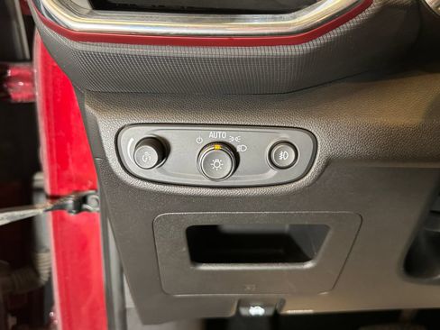 Used 2022 Chevrolet TrailBlazer RS w/ Technology Package FWD image 18