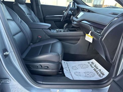 Certified 2023 Cadillac XT4 Luxury w/ Cold Weather Package image 21