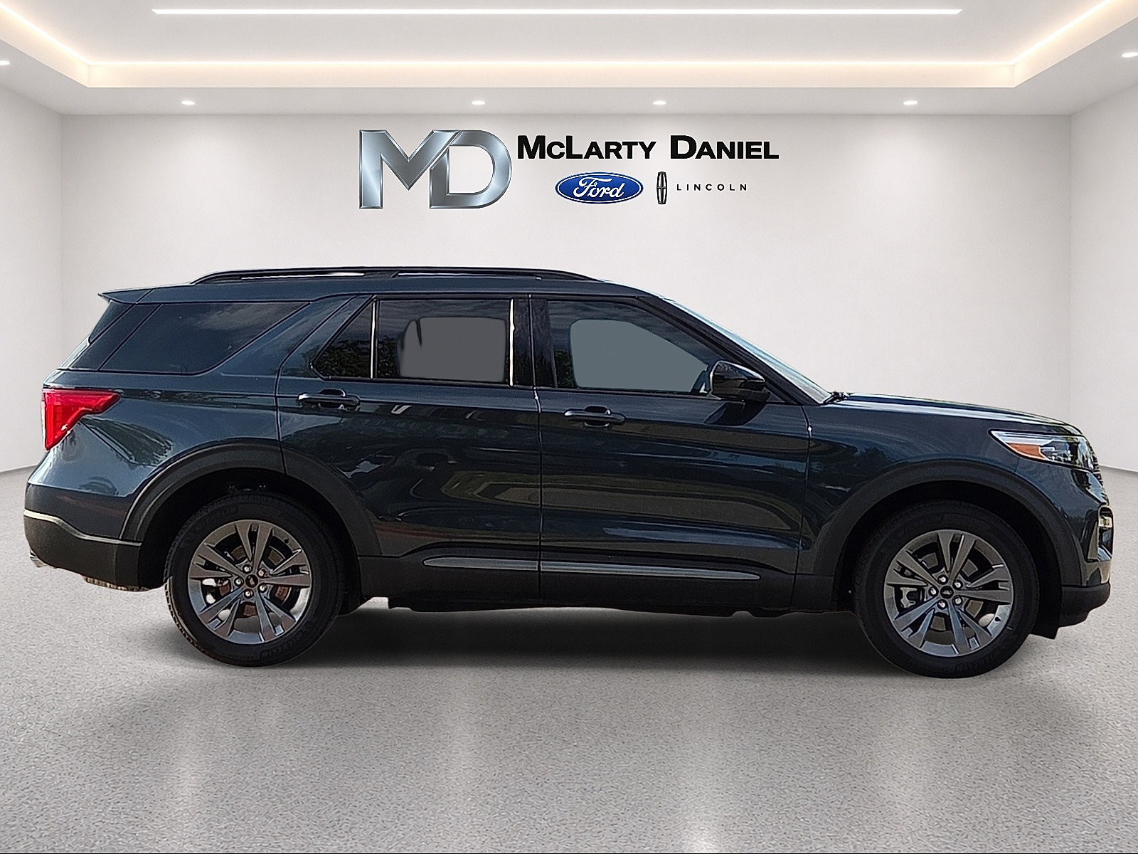 Used 2023 Ford Explorer XLT w/ Equipment Group 202A AWD/4WD image 6