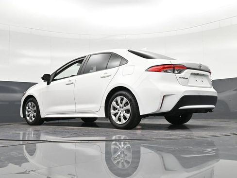 Used 2022 Toyota Corolla LE image 31