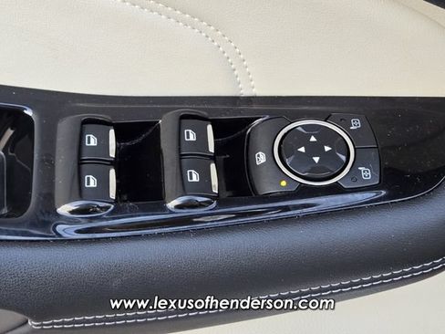 Used 2018 Ford Edge Titanium w/ Equipment Group 302A AWD/4WD image 22