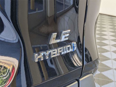 Used 2024 Toyota RAV4 LE AWD/4WD image 7