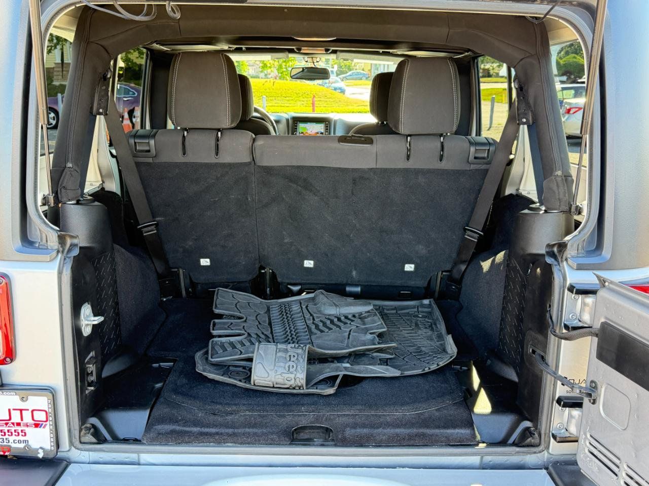 Used 2015 Jeep Wrangler Unlimited Sahara w/ Dual Top Group AWD/4WD image 33