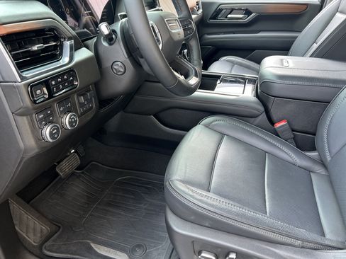 Used 2025 GMC Yukon Denali w/ Denali Reserve Package AWD/4WD image 16