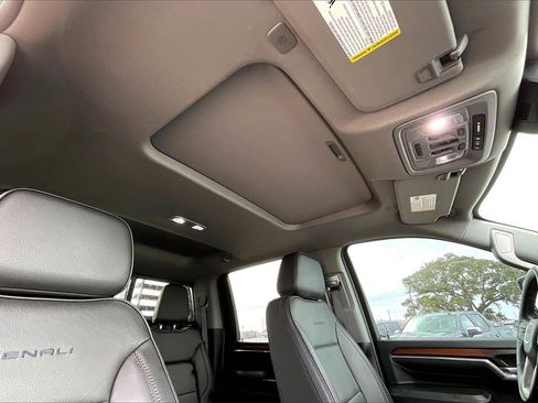 Used 2024 GMC Sierra 2500 Denali w/ Denali Reserve Package image 27