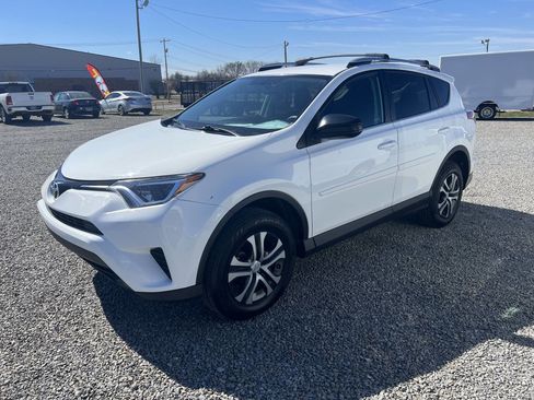 Used 2016 Toyota RAV4 LE image 2