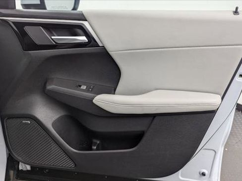 Used 2025 Mitsubishi Outlander SE image 21