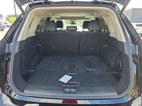 Used 2024 Nissan Rogue SV w/ SV Premium Package FWD image 13