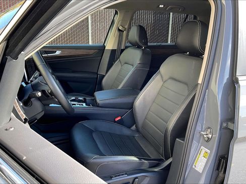 Certified 2025 Volkswagen Atlas SEL image 24