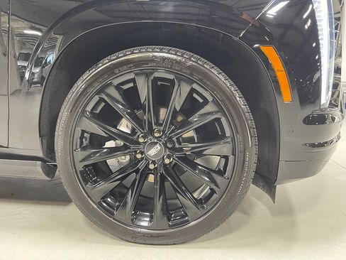 Used 2026 Cadillac Escalade Platinum Sport w/ LPO, ONYX Package AWD/4WD image 16