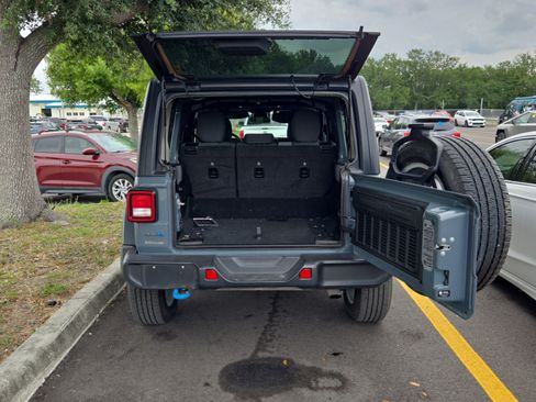 Used 2024 Jeep Wrangler Unlimited AWD/4WD image 8