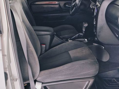 Used 2008 GMC Envoy SLE image 16