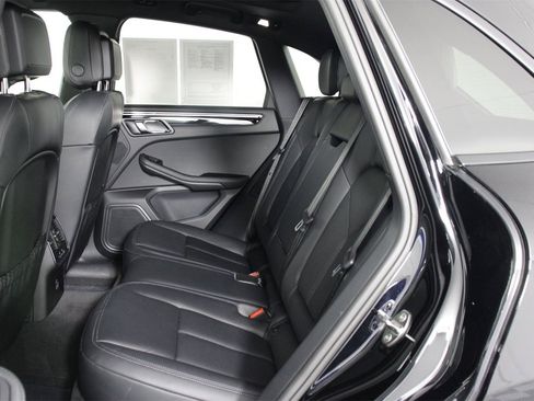 Used 2025 Porsche Macan image 33