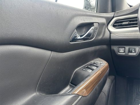 Used 2018 GMC Acadia SLE image 26