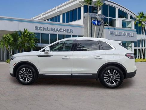 Used 2022 Lincoln Nautilus FWD w/ Premium Package image 4