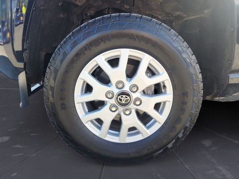 Used 2025 Toyota Tacoma SR5 AWD/4WD image 15