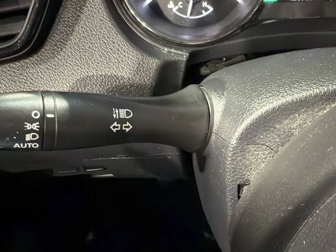 Used 2019 Nissan Rogue SV image 14