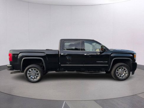 Used 2018 GMC Sierra 2500 Denali AWD/4WD image 8
