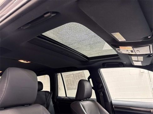 Used 2021 Lexus GX 460 Premium w/ Premium Package image 17