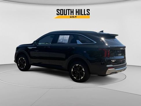 Certified 2025 Kia Sorento S AWD/4WD image 3