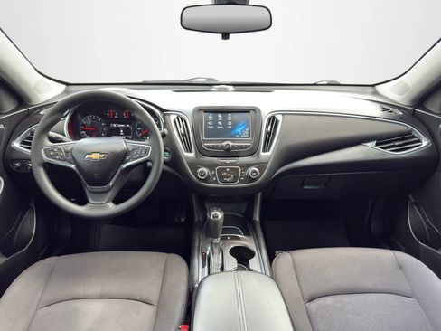 Used 2018 Chevrolet Malibu LT FWD image 19