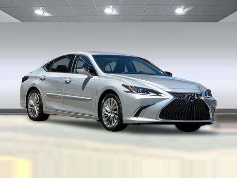 Used 2019 Lexus ES 300h w/ Accessory Package 2 FWD image 6