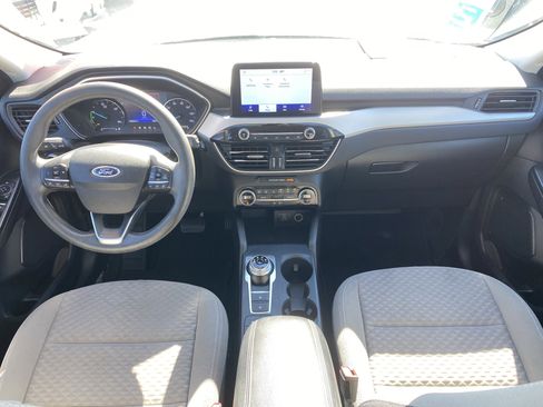 Used 2021 Ford Escape SE image 19