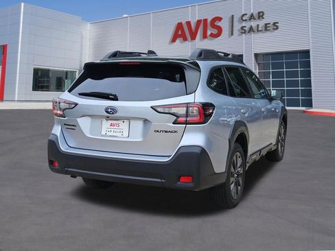 Used 2025 Subaru Outback Onyx Edition AWD/4WD image 6