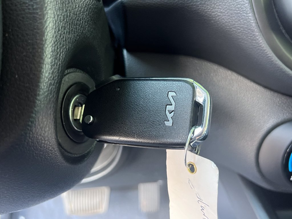 Used 2025 Kia Soul LX w/ LX Technology Package FWD image 22