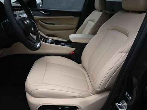 New 2026 Jeep Grand Cherokee Limited RWD image 22