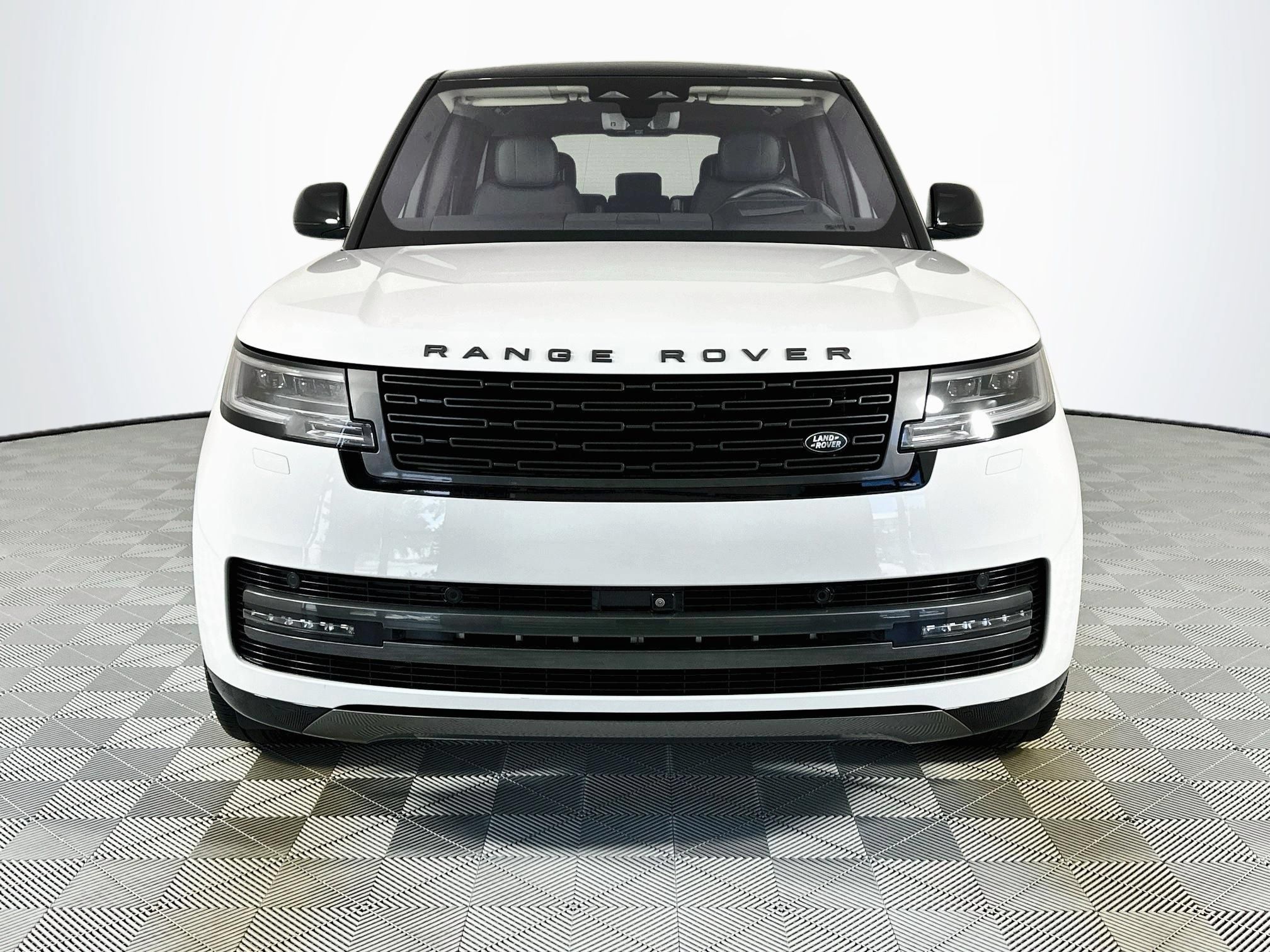 Used 2023 Land Rover Range Rover SE AWD/4WD image 2