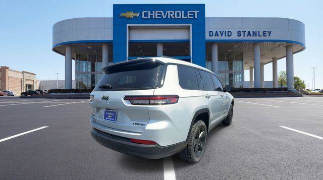 Used 2025 Jeep Grand Cherokee L Limited w/ Black Appearance Package AWD/4WD image 8