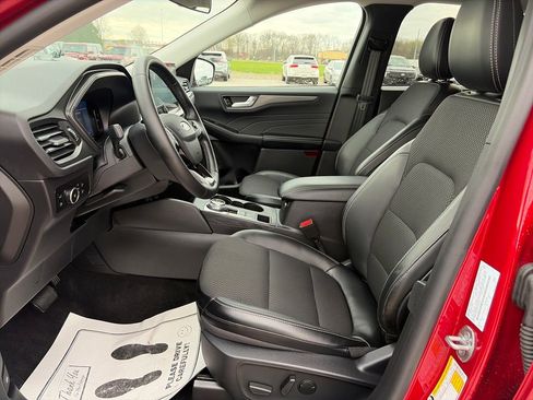 Used 2025 Ford Escape SE w/ Class II Trailer Tow Package image 16