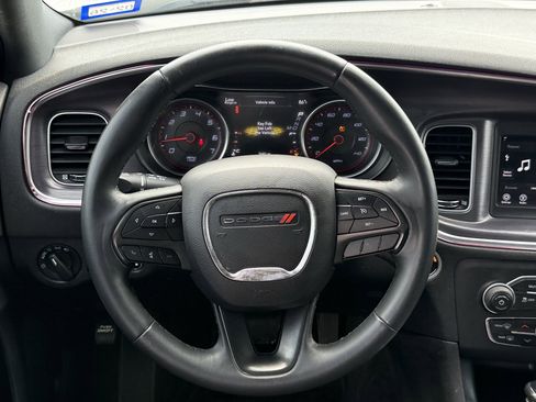 Used 2018 Dodge Charger SXT RWD image 15