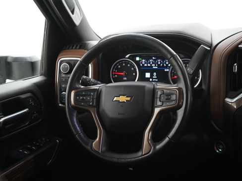 Used 2022 Chevrolet Silverado 2500 High Country w/ Technology Package AWD/4WD image 14