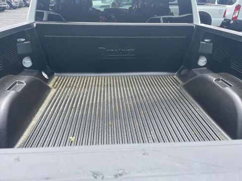 Used 2025 GMC Sierra 1500 SLT image 7